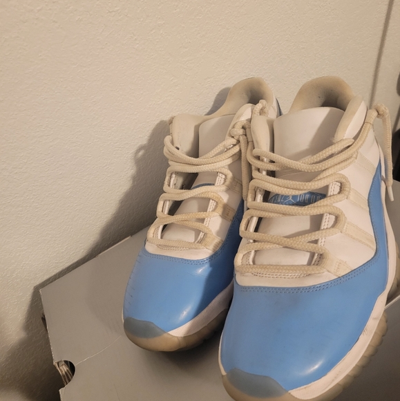 Carolina Blue Jordan 11s - Picture 2 of 4